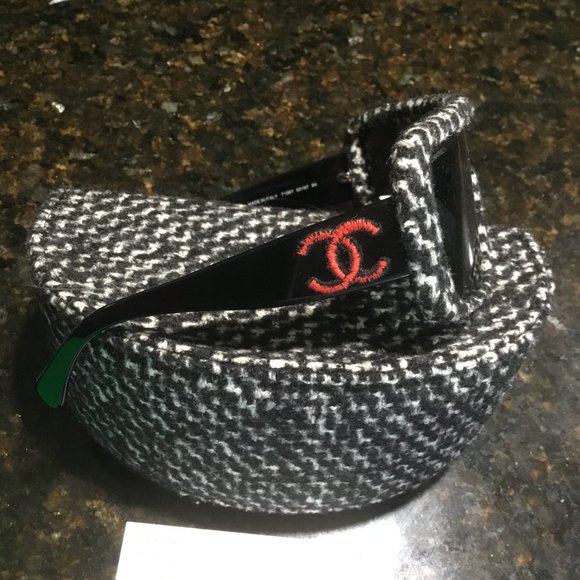 Chanel Tweed sunglasses New with case main image 7